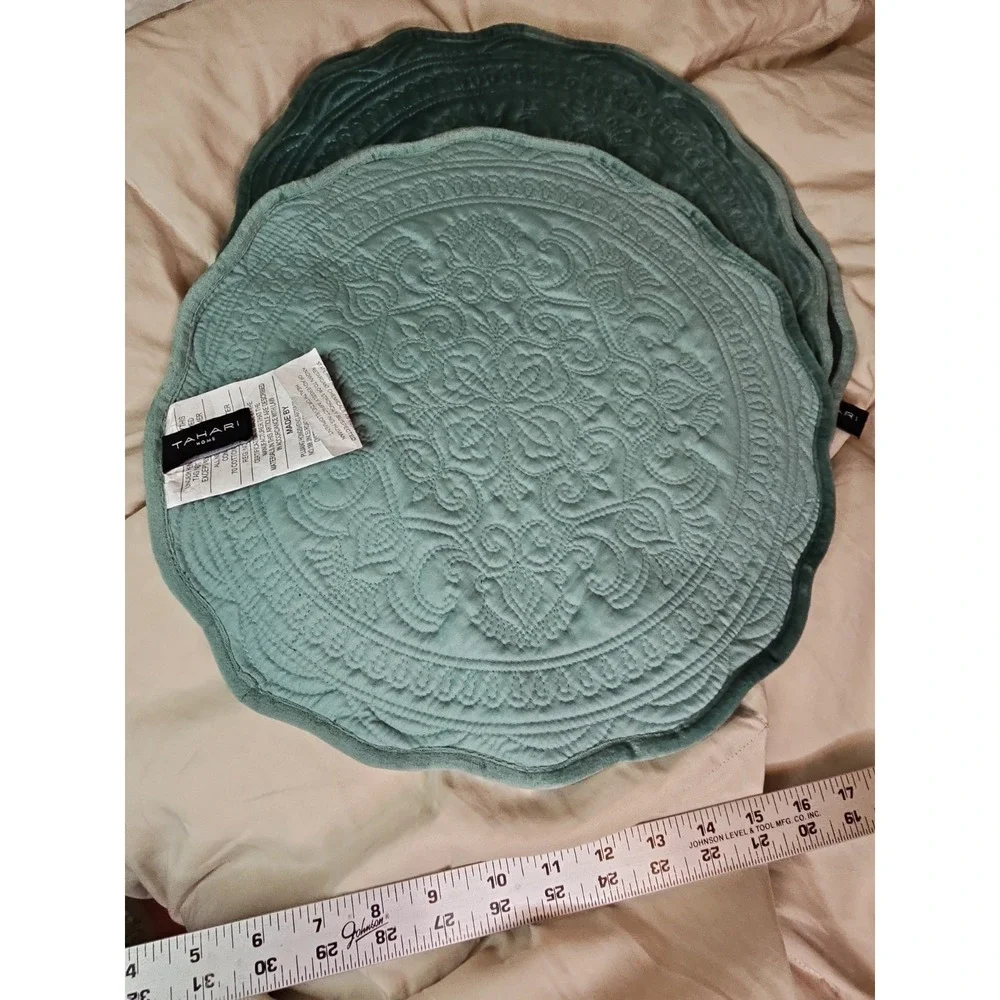 Round Velour Velvet Placemats Quilted Scalloped 16